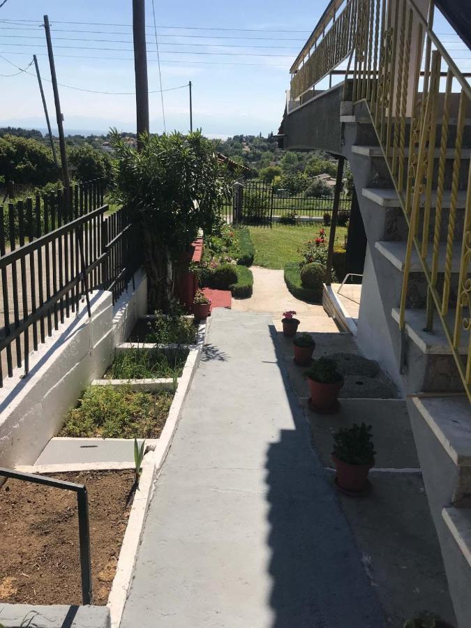 Great First Floor Appartment With View Nea Kallikrateia Ngoại thất bức ảnh